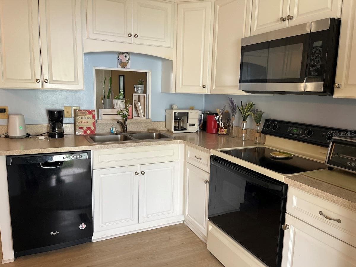 Manufactured Home at 3153 ORCHARD DR, NORTH FORT MYERS, photo 24 of 44