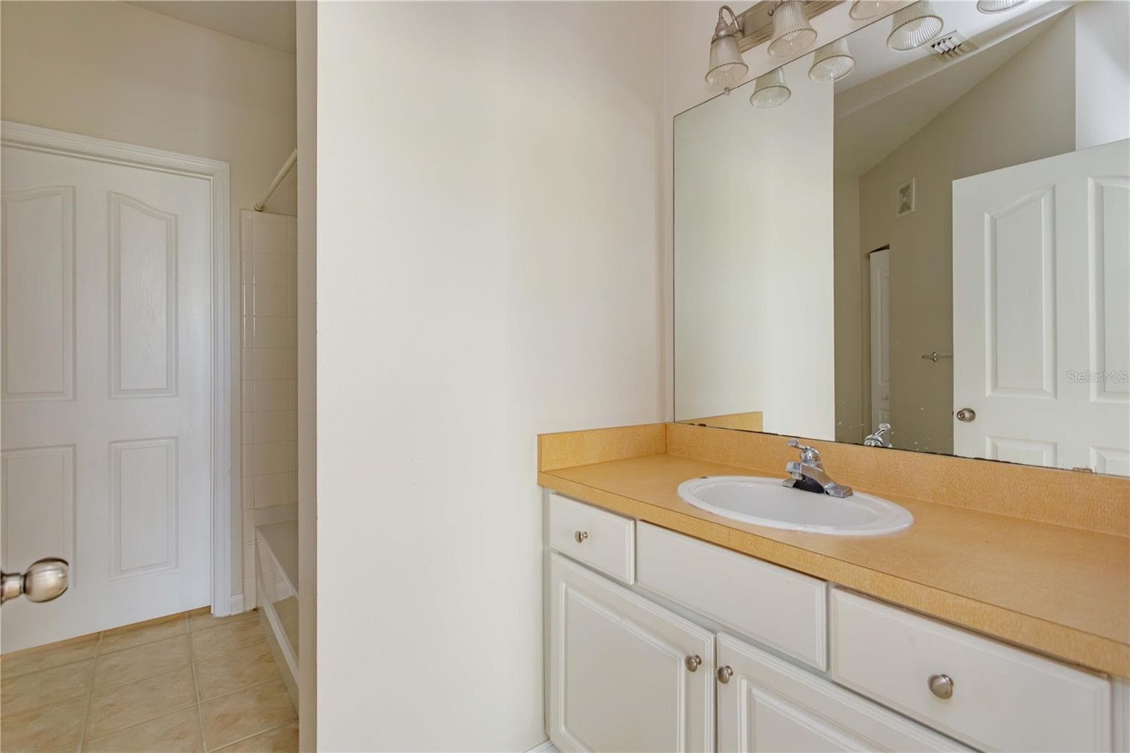 Condominium at 12849 MADISON POINT CIR #201, ORLANDO, photo 14 of 27