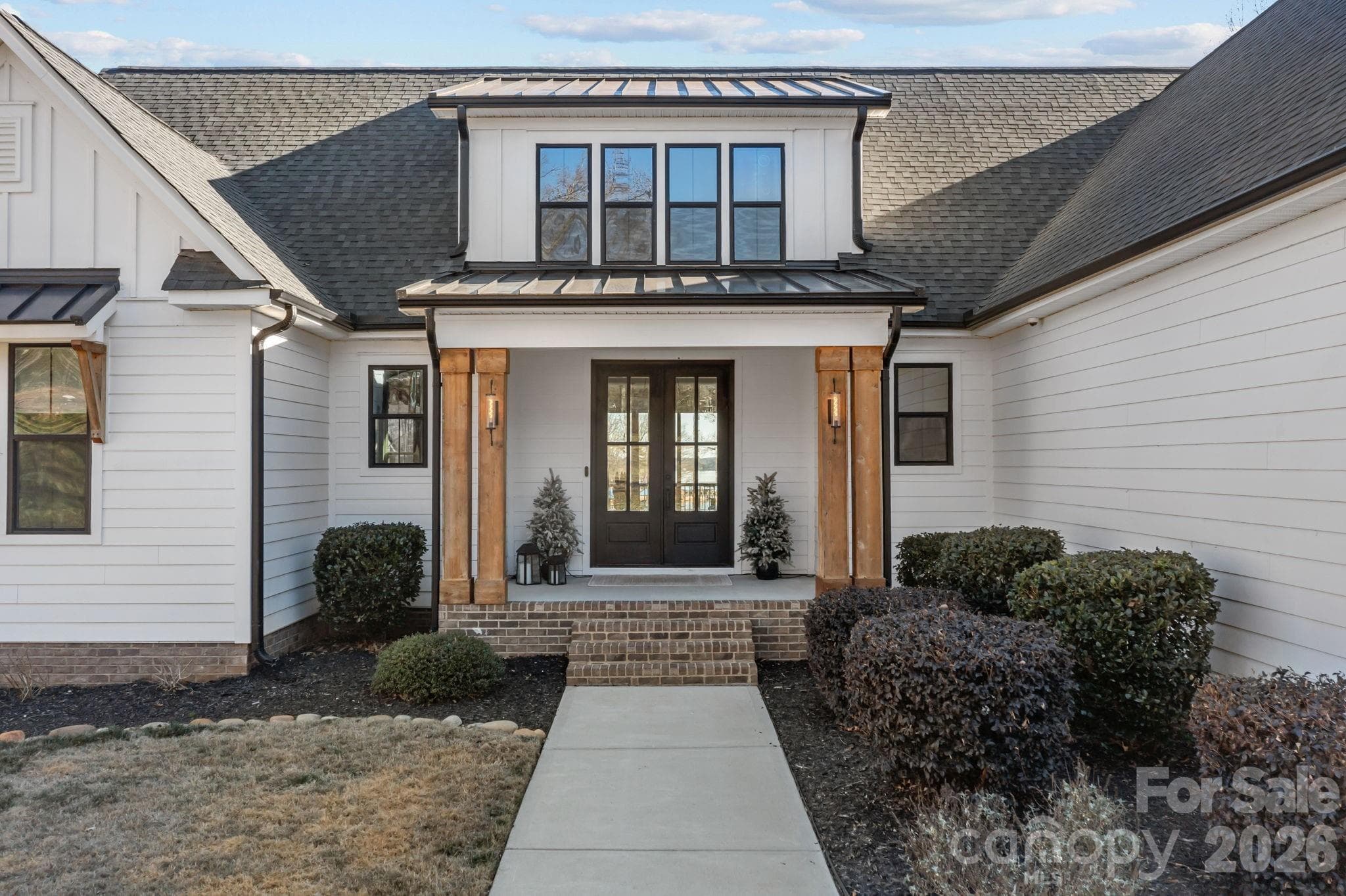 front entry way - 5020 Slanting Bridge Road, Sherrills Ford