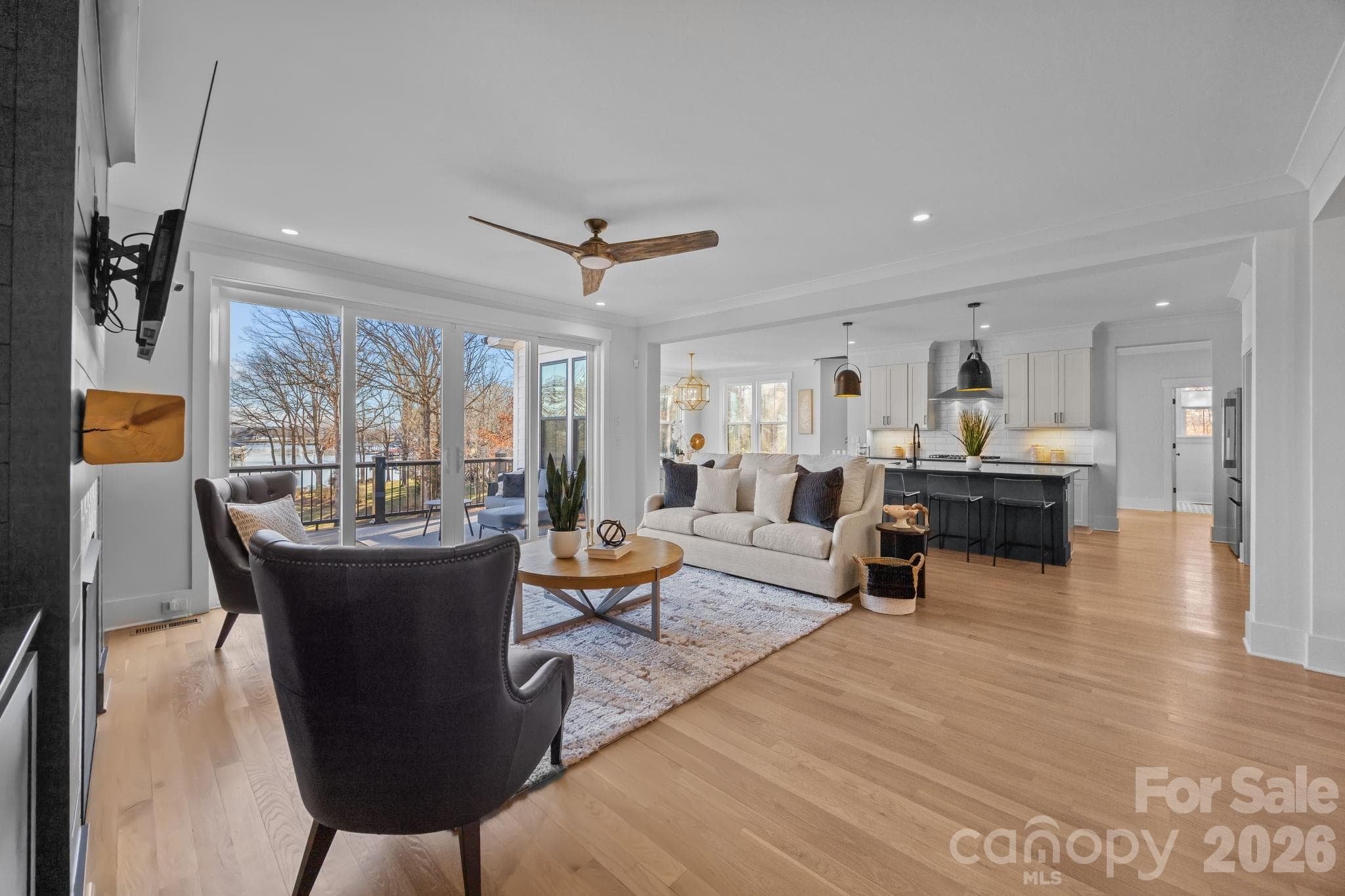 Light filled and open family room - 5020 Slanting Bridge Road, Sherrills Ford