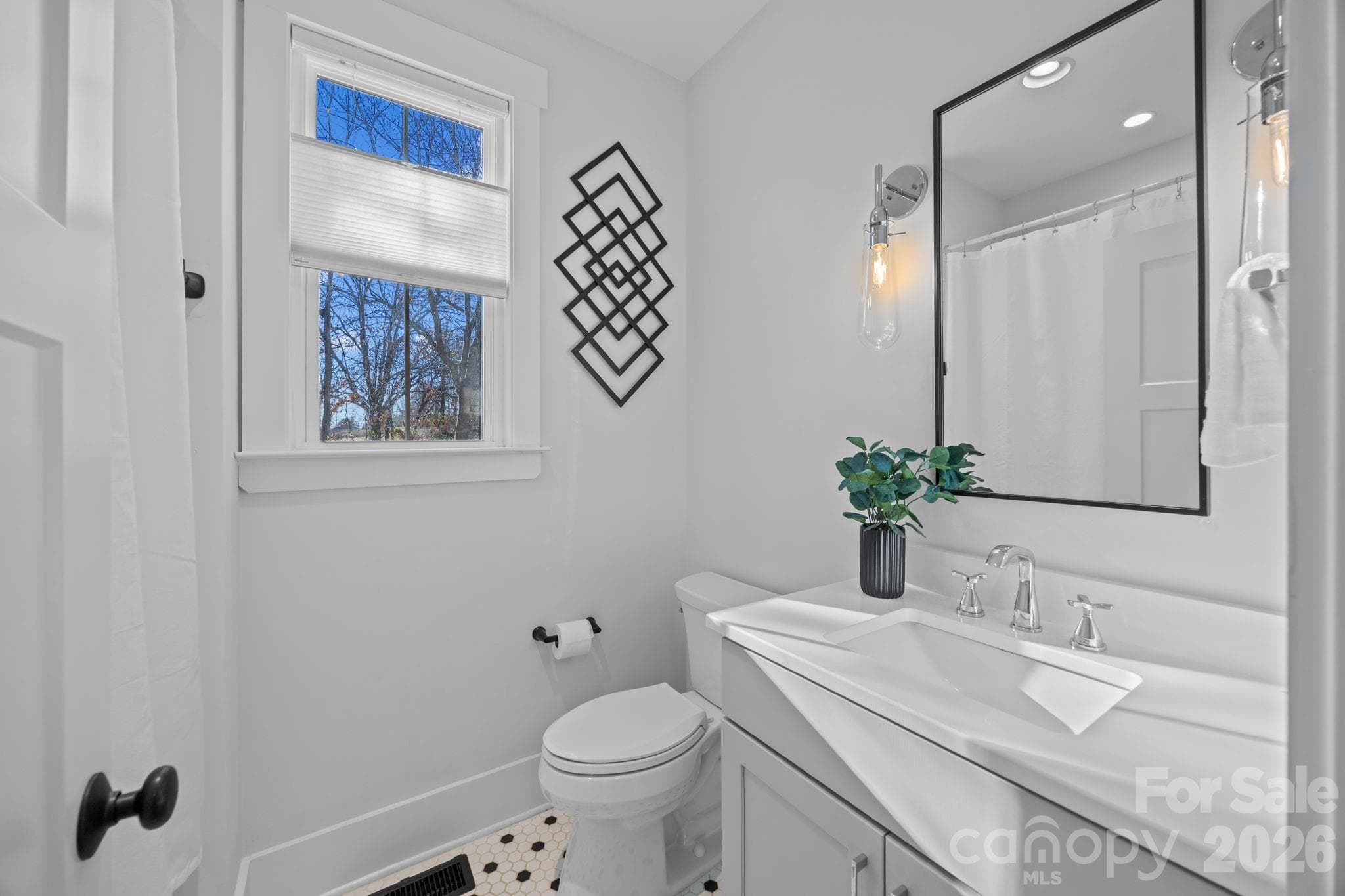 Main floor full BA - 5020 Slanting Bridge Road, Sherrills Ford