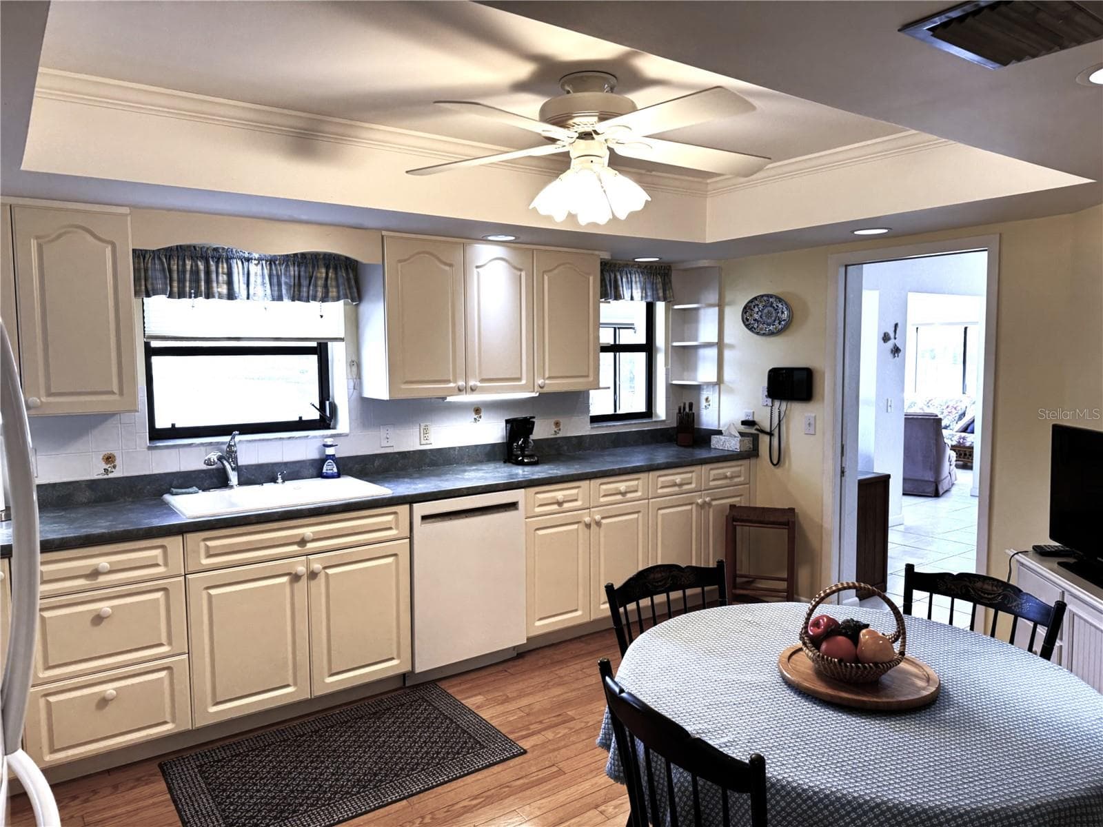 Kitchen With Breakfast Table - 229 LAUREL HOLLOW DR #83, NOKOMIS