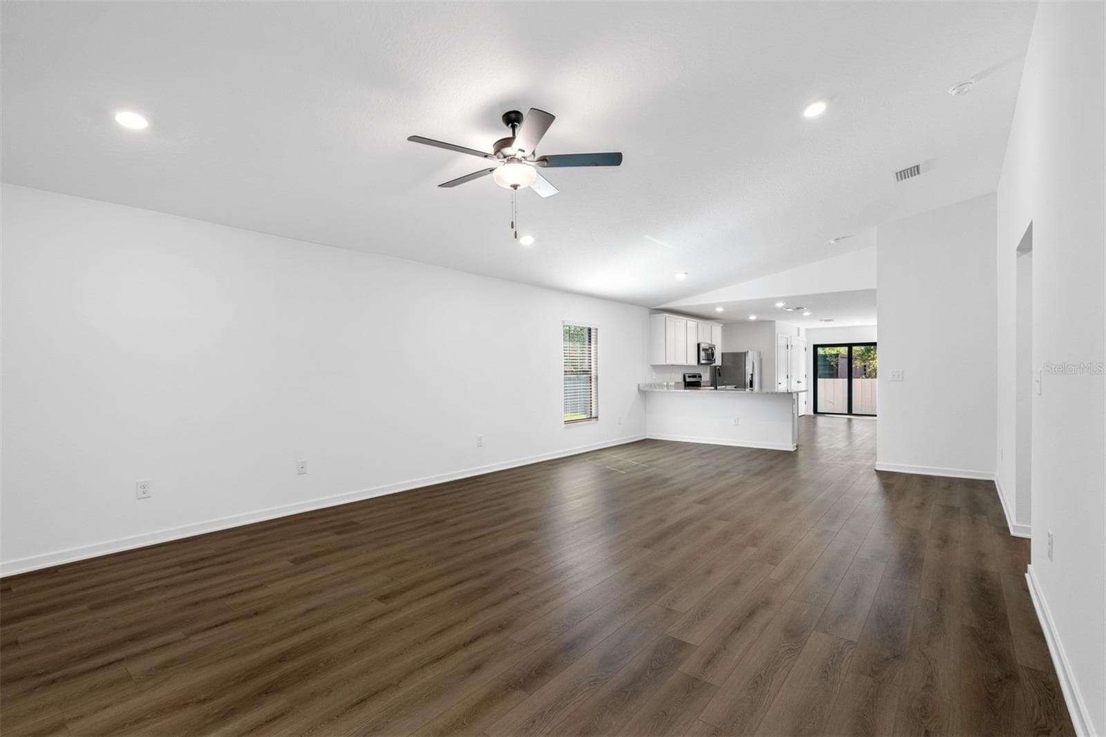 Single Family Residence at 590 BLACKTHORN DR, LAKELAND, photo 2 of 13
