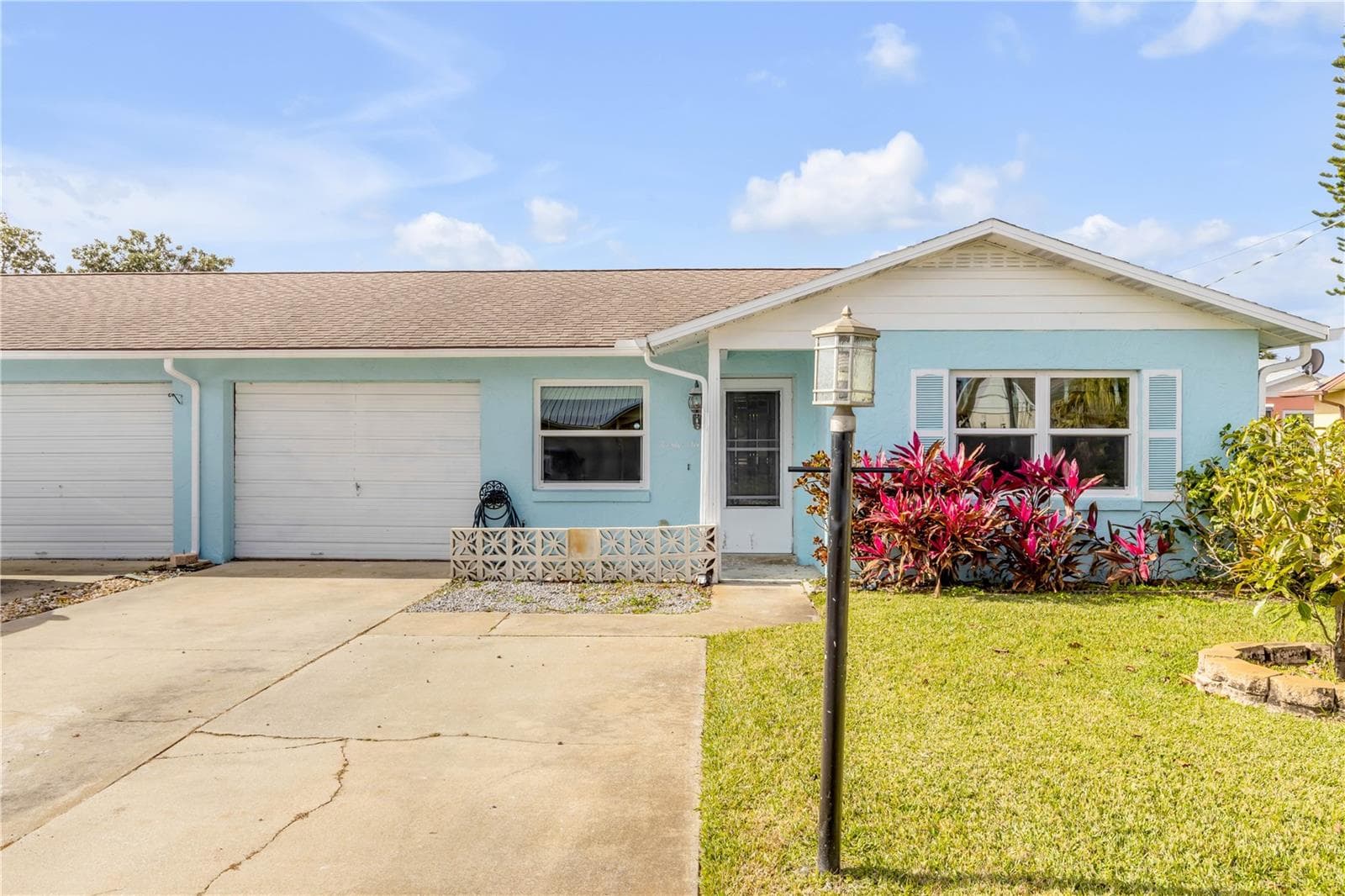 Single Family Residence at 26 LAUGHING GULL LN, EDGEWATER, photo 2 of 66