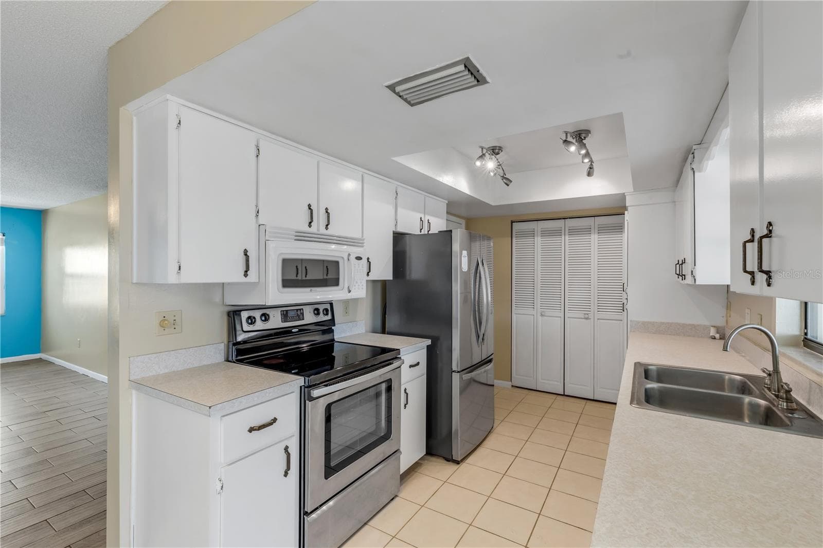Single Family Residence at 26 LAUGHING GULL LN, EDGEWATER, photo 16 of 66
