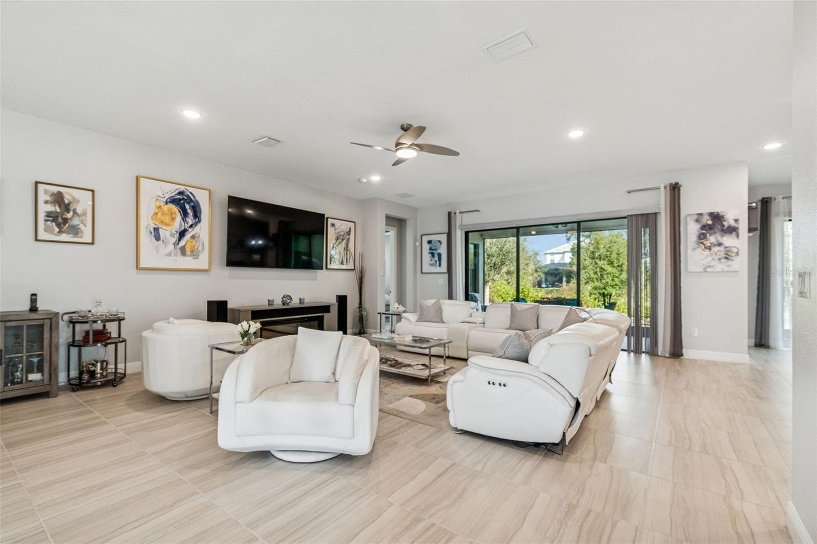 Single Family Residence at 4952 SURFSIDE CIR, BRADENTON, photo 16 of 100