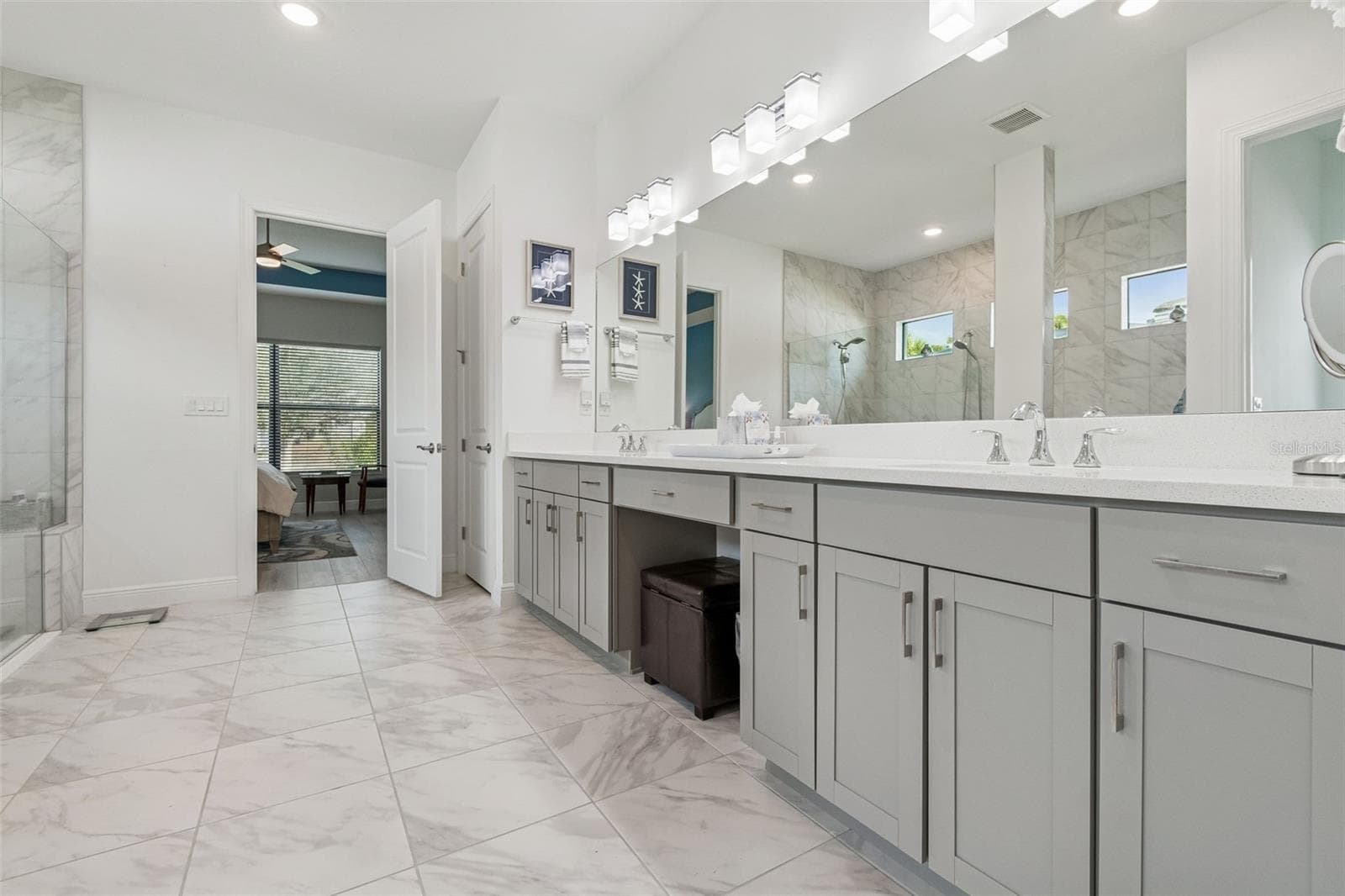 Primary Bathroom - 4952 SURFSIDE CIR, BRADENTON