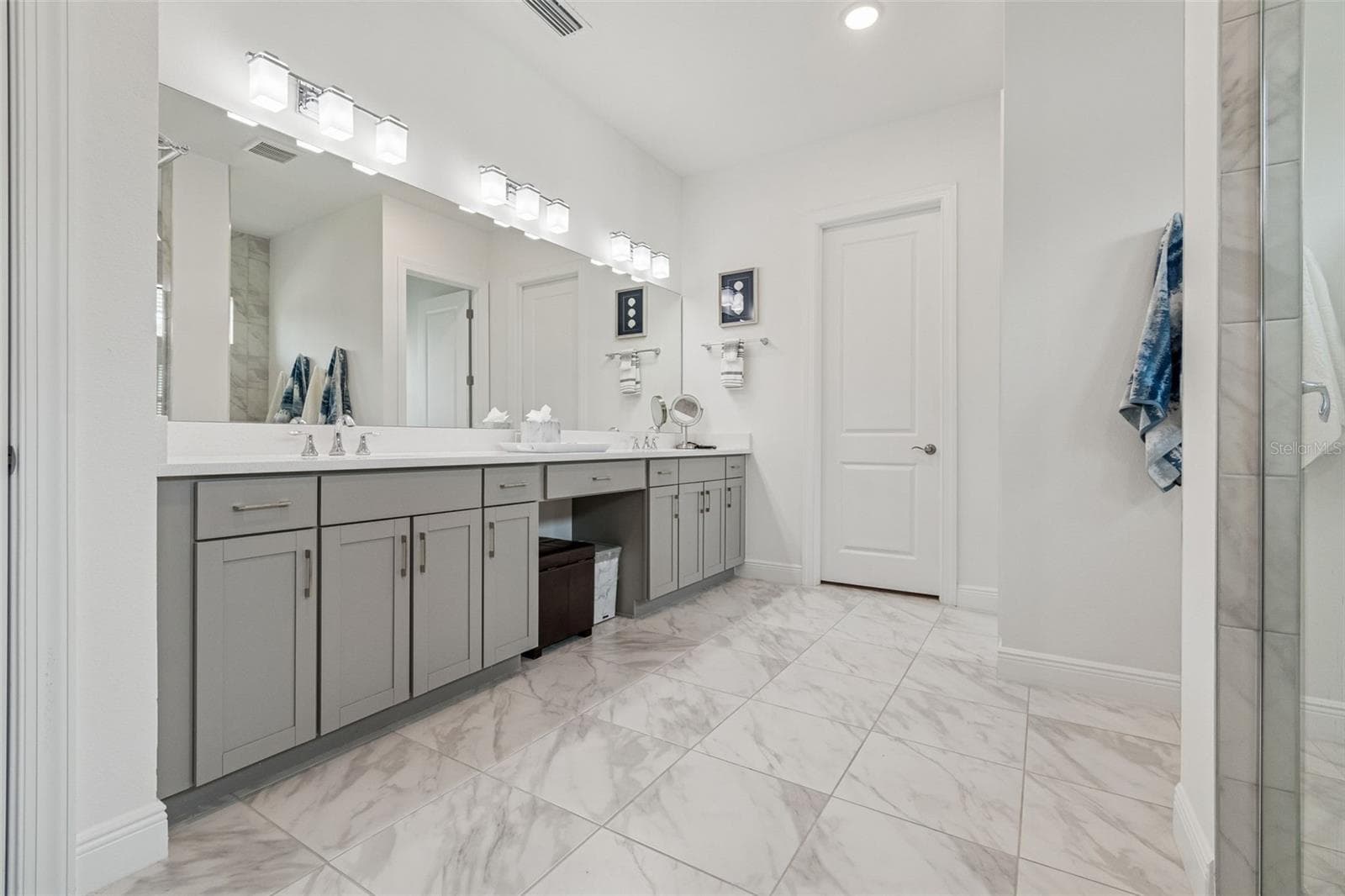 Primary Bathroom - 4952 SURFSIDE CIR, BRADENTON