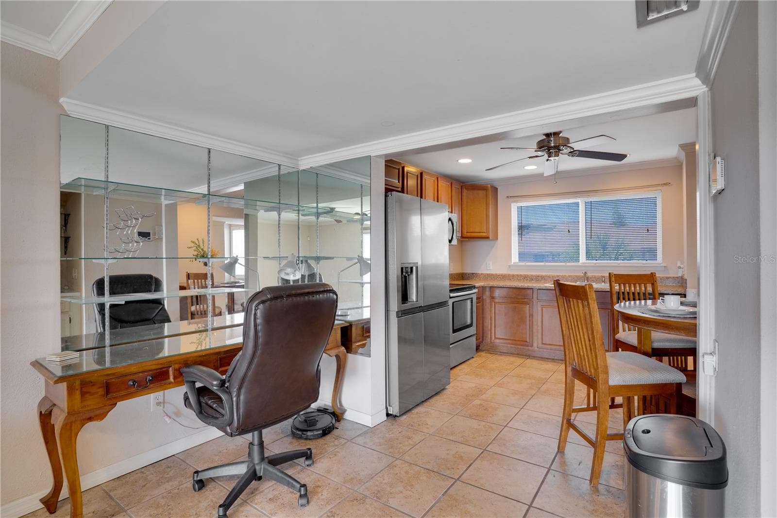 Dinning area with Wet Bar - 6315 NEWTOWN CIR #15B3, TAMPA