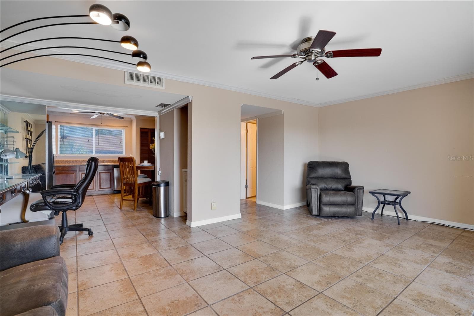Great Room with Wet Bar - 6315 NEWTOWN CIR #15B3, TAMPA