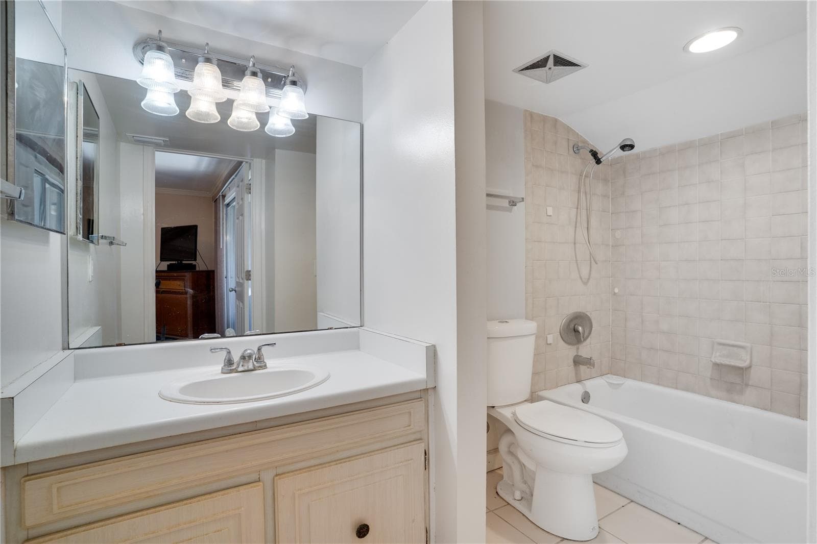 Primary Bedroom's Full Bathroom - 6315 NEWTOWN CIR #15B3, TAMPA