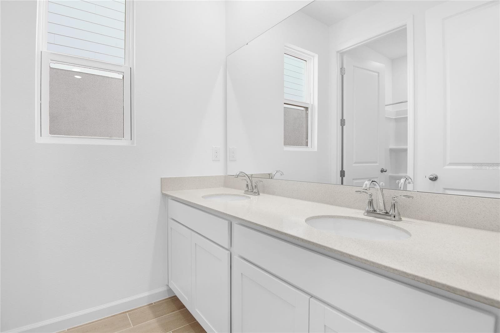 Single Family Residence at 332 ALEXANDRITE ST, DELAND, photo 5 of 20