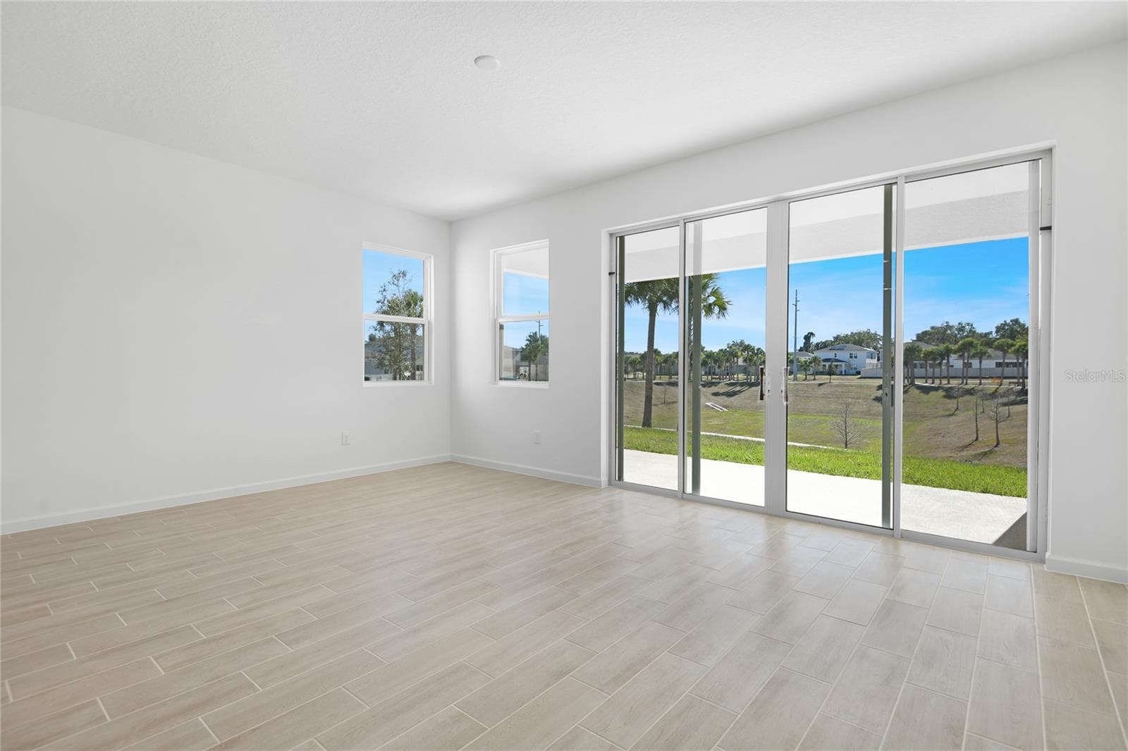 Single Family Residence at 332 ALEXANDRITE ST, DELAND, photo 10 of 20