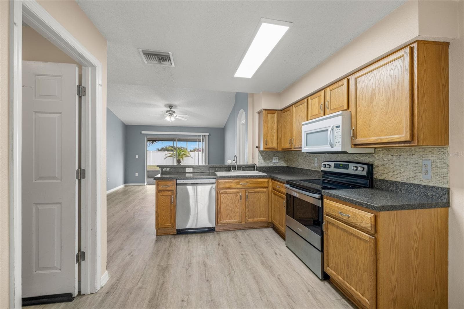 Single Family Residence at 6114 SCHOOL HOUSE CT, WESLEY CHAPEL, photo 8 of 37
