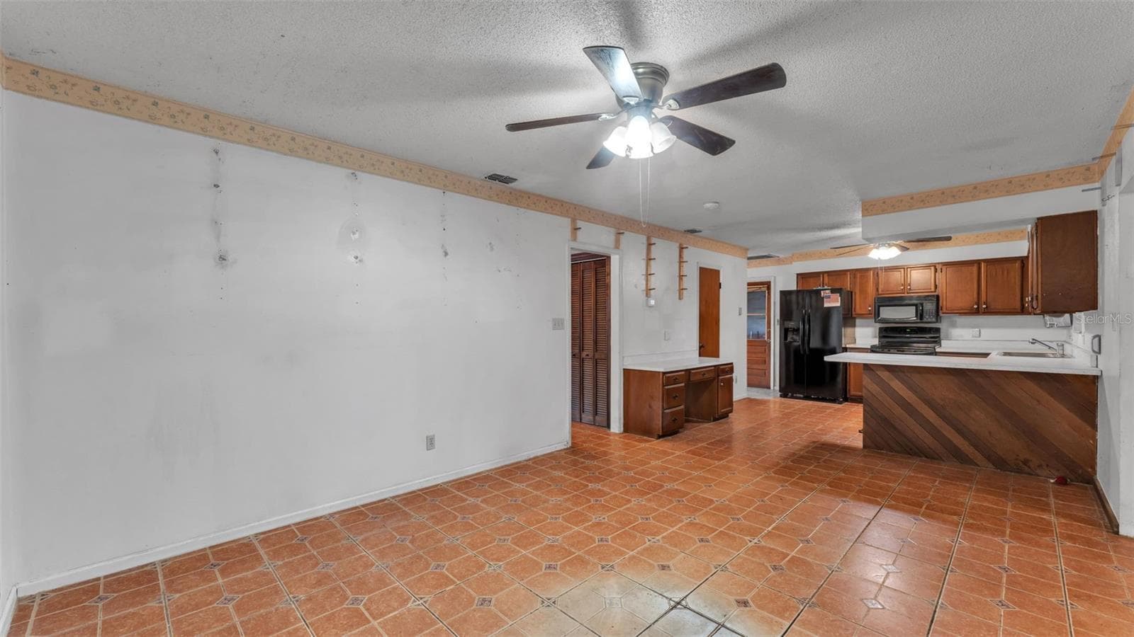 Kitchen and Dinette - 4104 E COUNTY ROAD 540A, LAKELAND