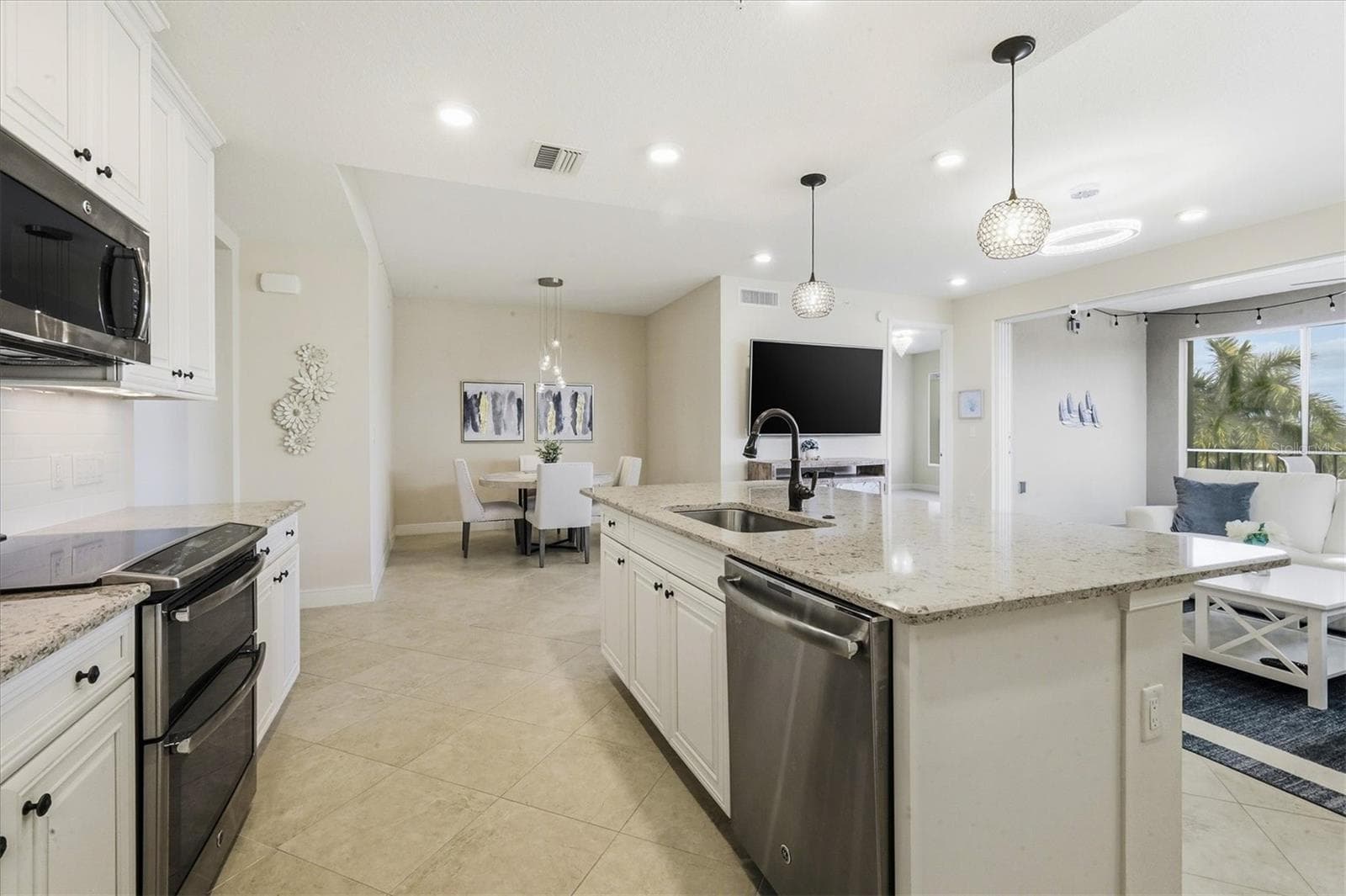 Condominium at 395 ARUBA CIR #303, BRADENTON, photo 12 of 51