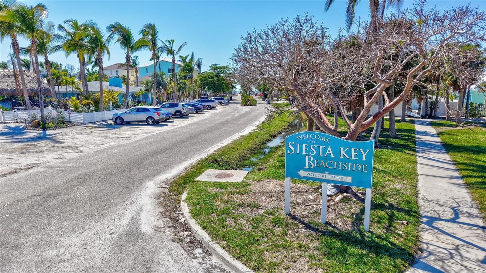 Just .3 miles to the crystal white sands of Siesta Key Beach - 137 AVENIDA MESSINA #3, SARASOTA