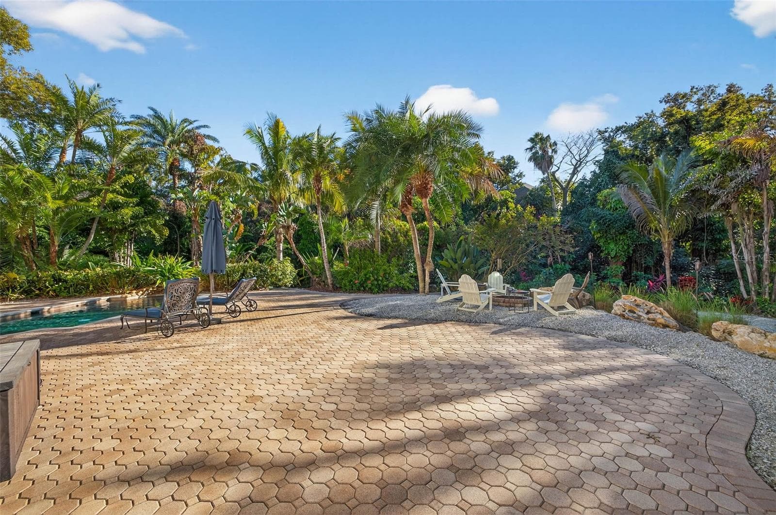 Yard - 1581 ALEXANDER RD, BELLEAIR