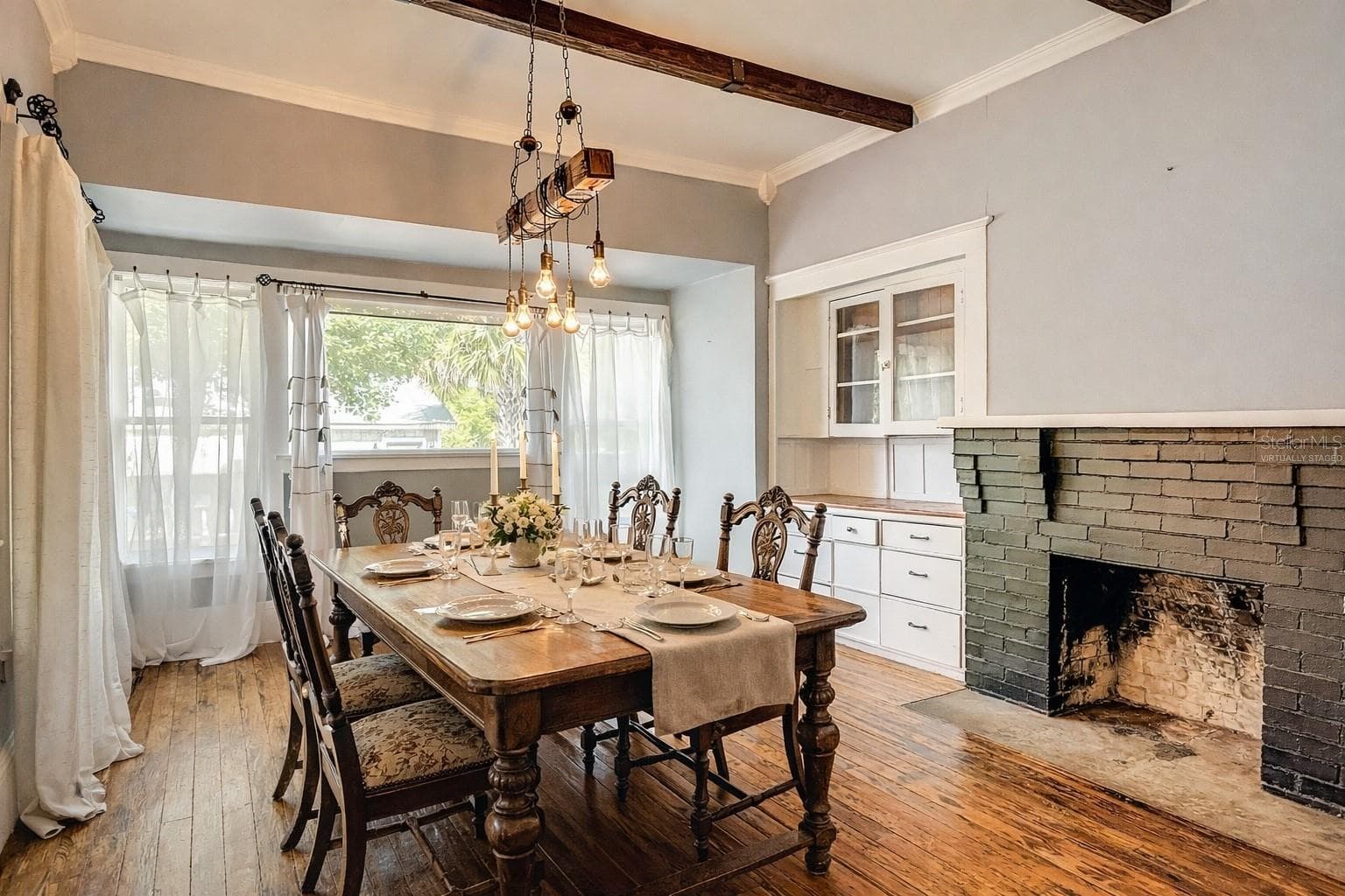 virtually staged - 525 W BLUE SPRINGS AVE, ORANGE CITY