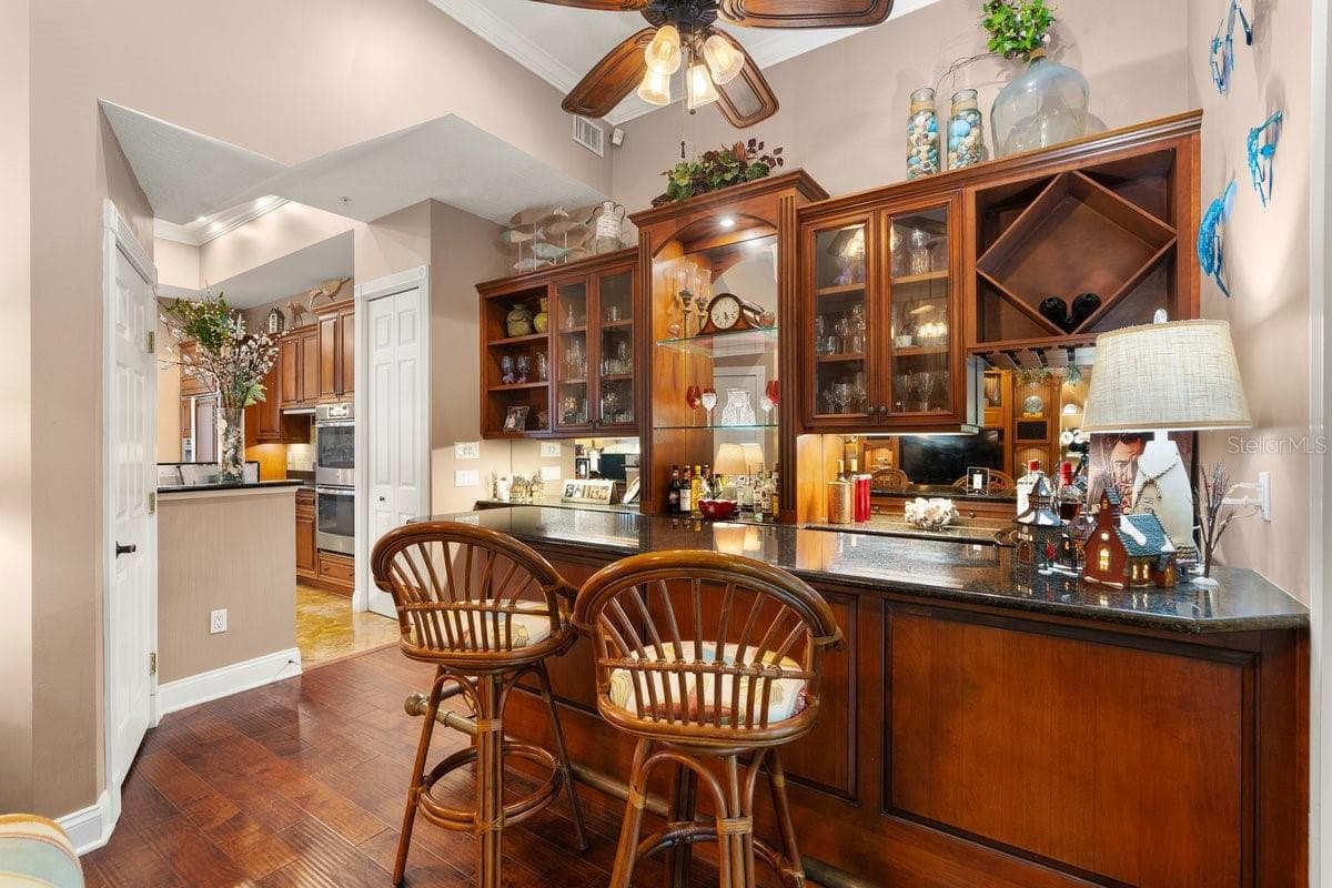 Full Bar - 4606 OAK HAMMOCK CT #4606, PONCE INLET