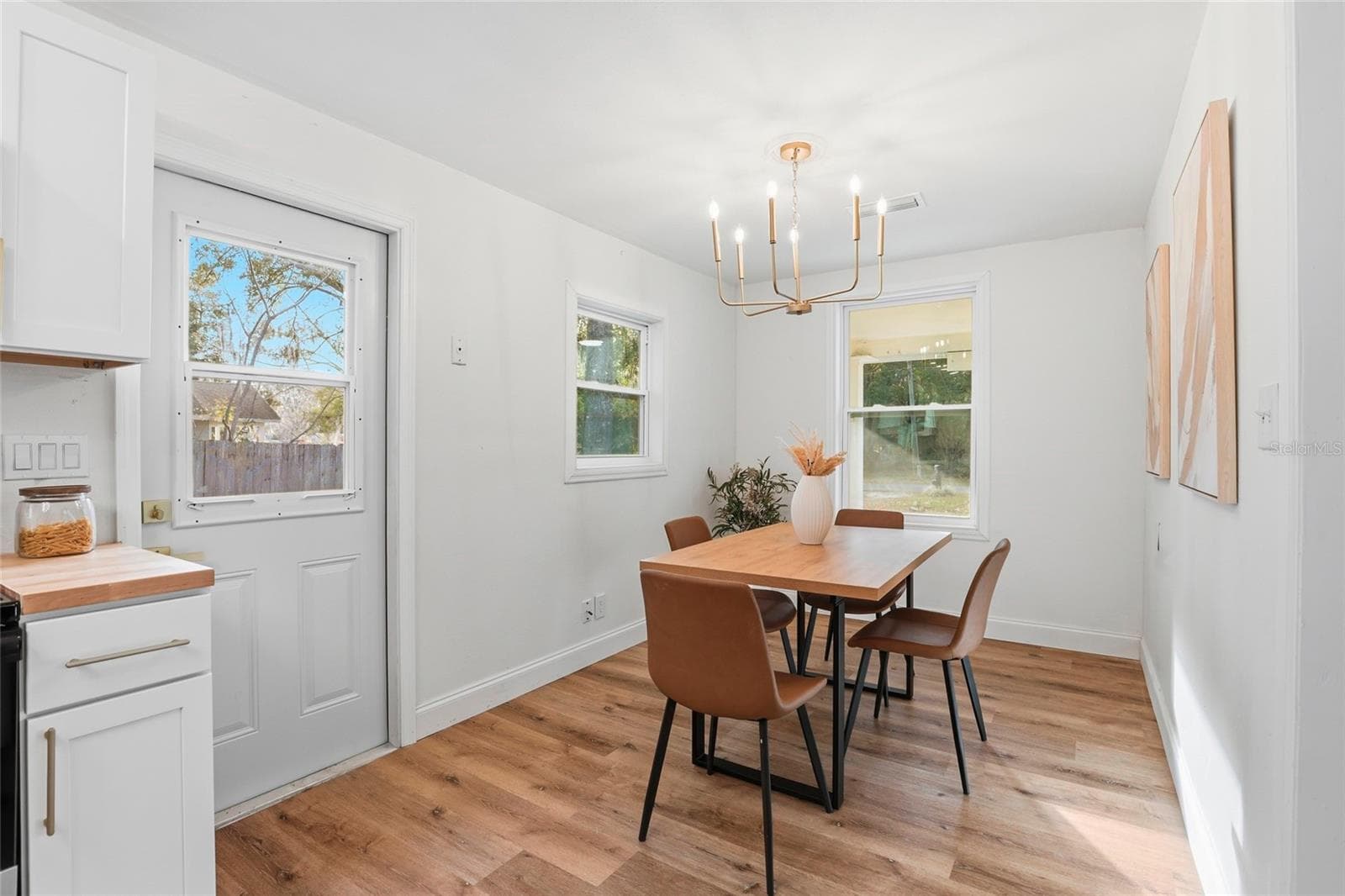 Eat-in dining space with new flooring and natural light - 425 SE 2ND ST, WILLISTON
