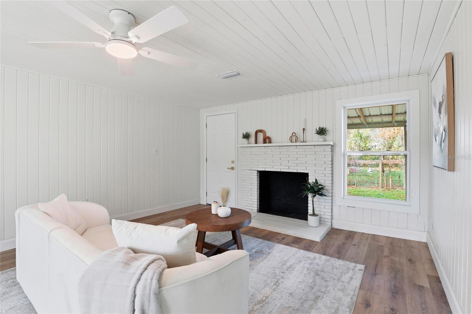 Family room fireplace with built-in shelving and window - 425 SE 2ND ST, WILLISTON