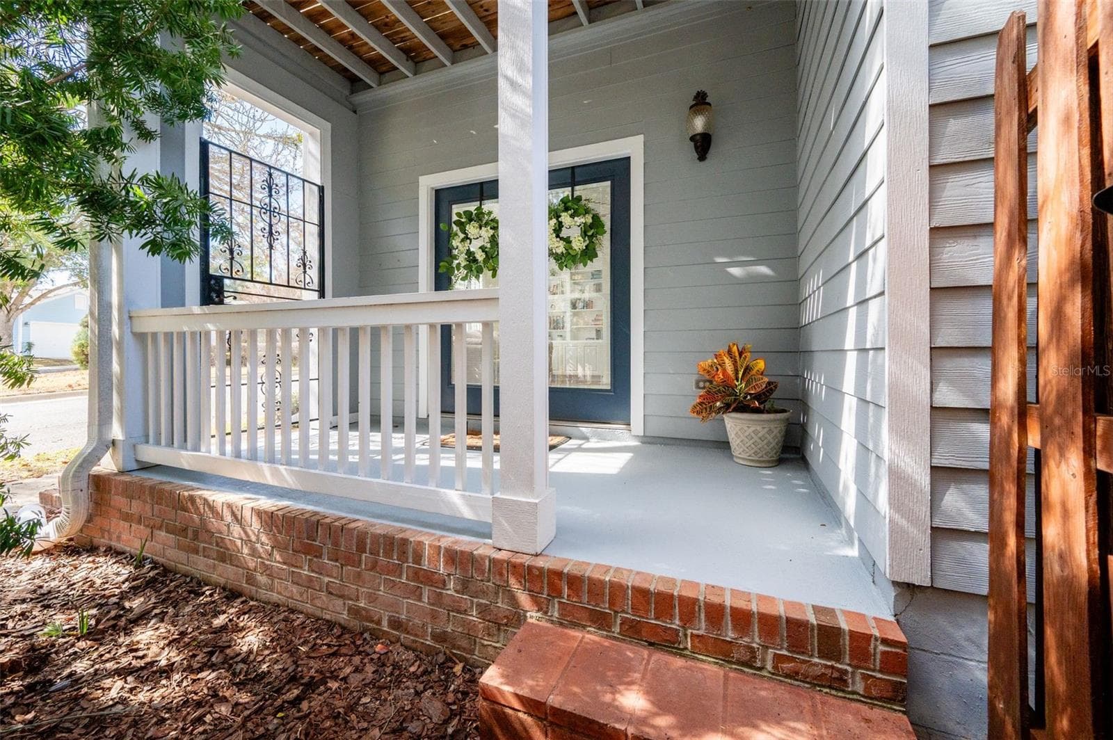 Front porch - 11550 NW 17TH PL, GAINESVILLE