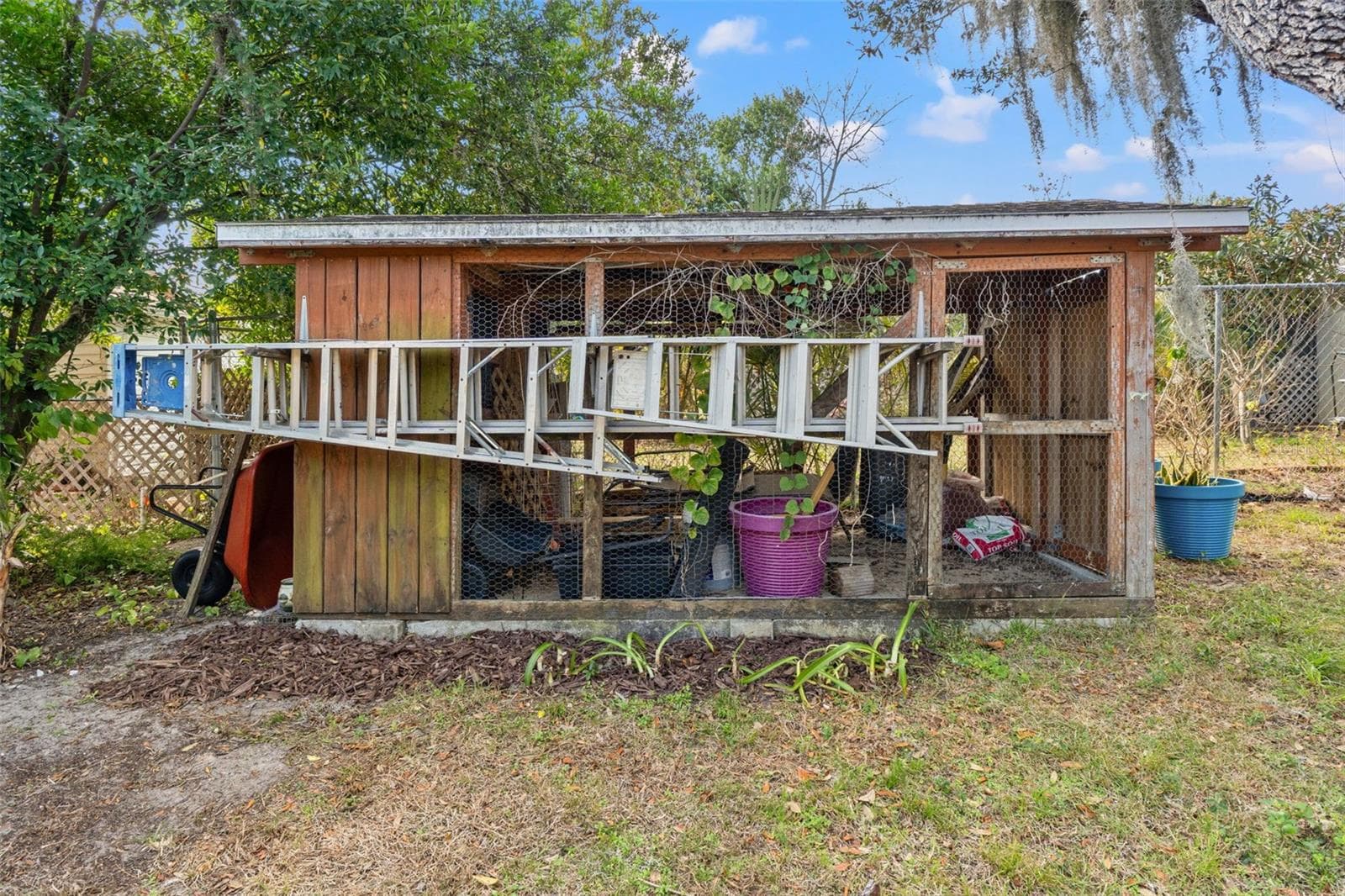Chicken Coop - 206 RUSK CIR, SPRING HILL