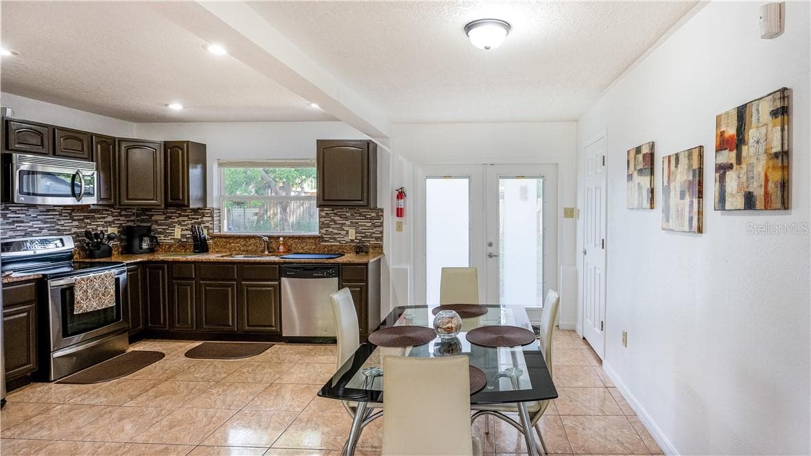 Single Family Residence at 2721 RAEFORD RD, ORLANDO, photo 5 of 39