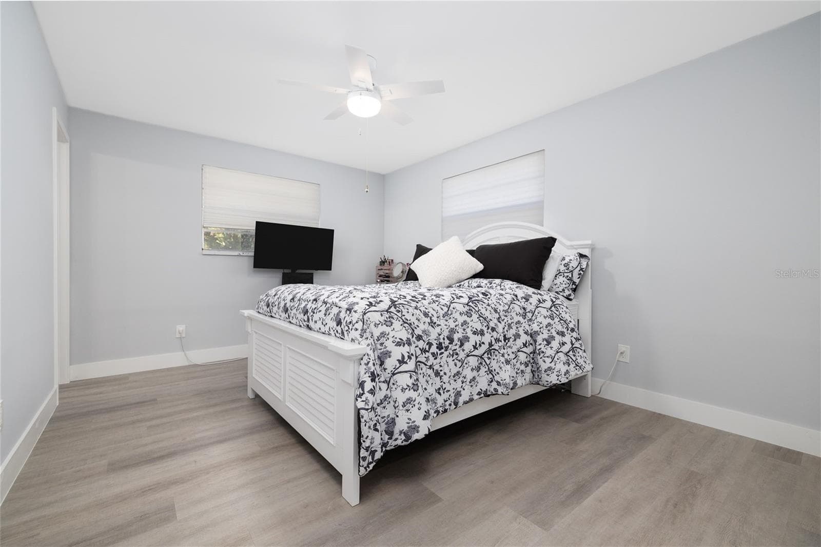 Single Family Residence at 692 GASLIGHT DR, SOUTH DAYTONA, photo 16 of 32