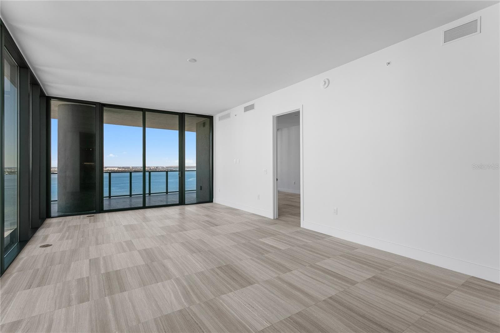 Generous 10’0” high ceilings - 3015 S YSABELLA AVE #2301, TAMPA