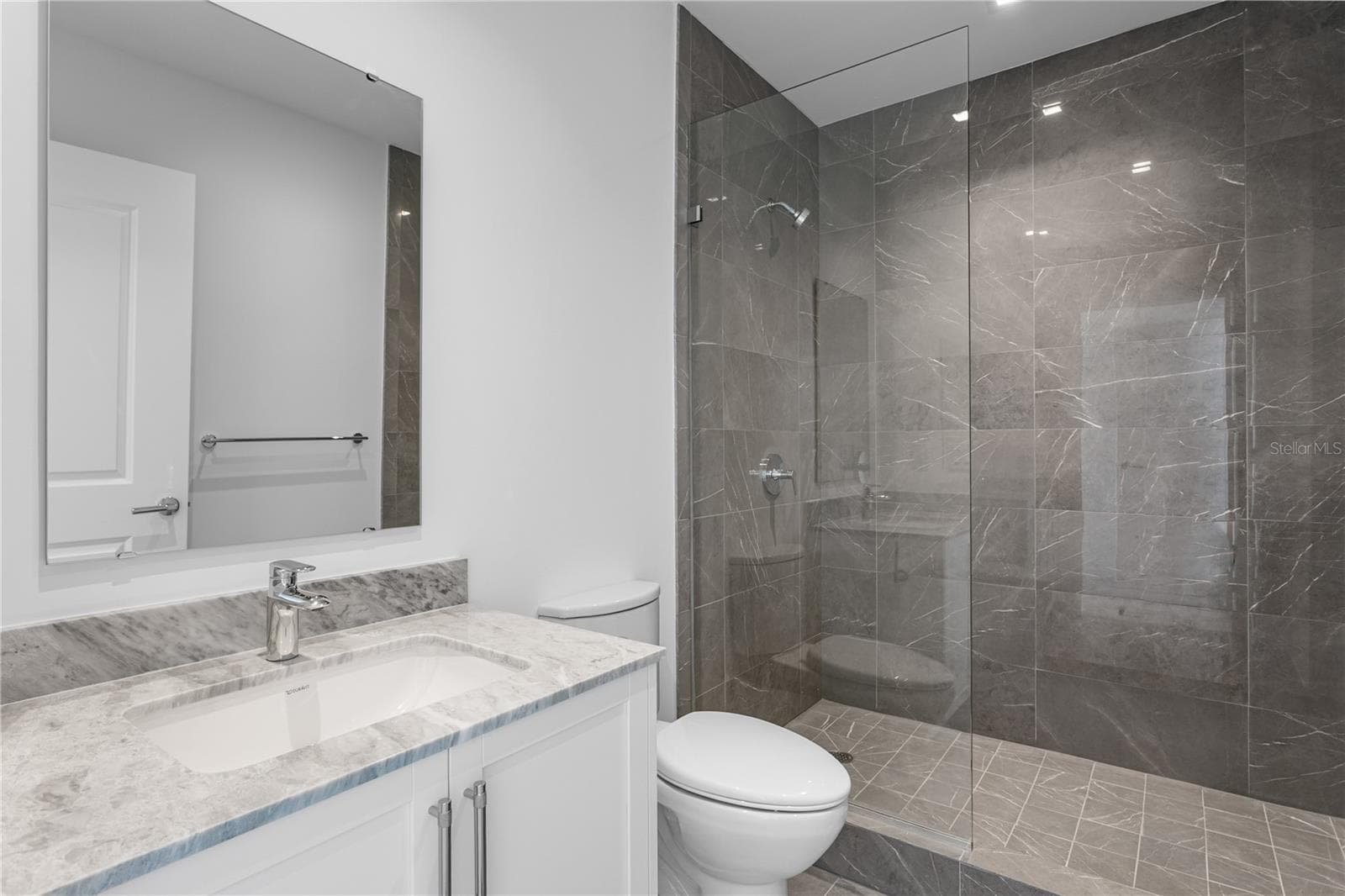 Bedroom 2 En-Suite Bathroom - 3015 S YSABELLA AVE #2301, TAMPA