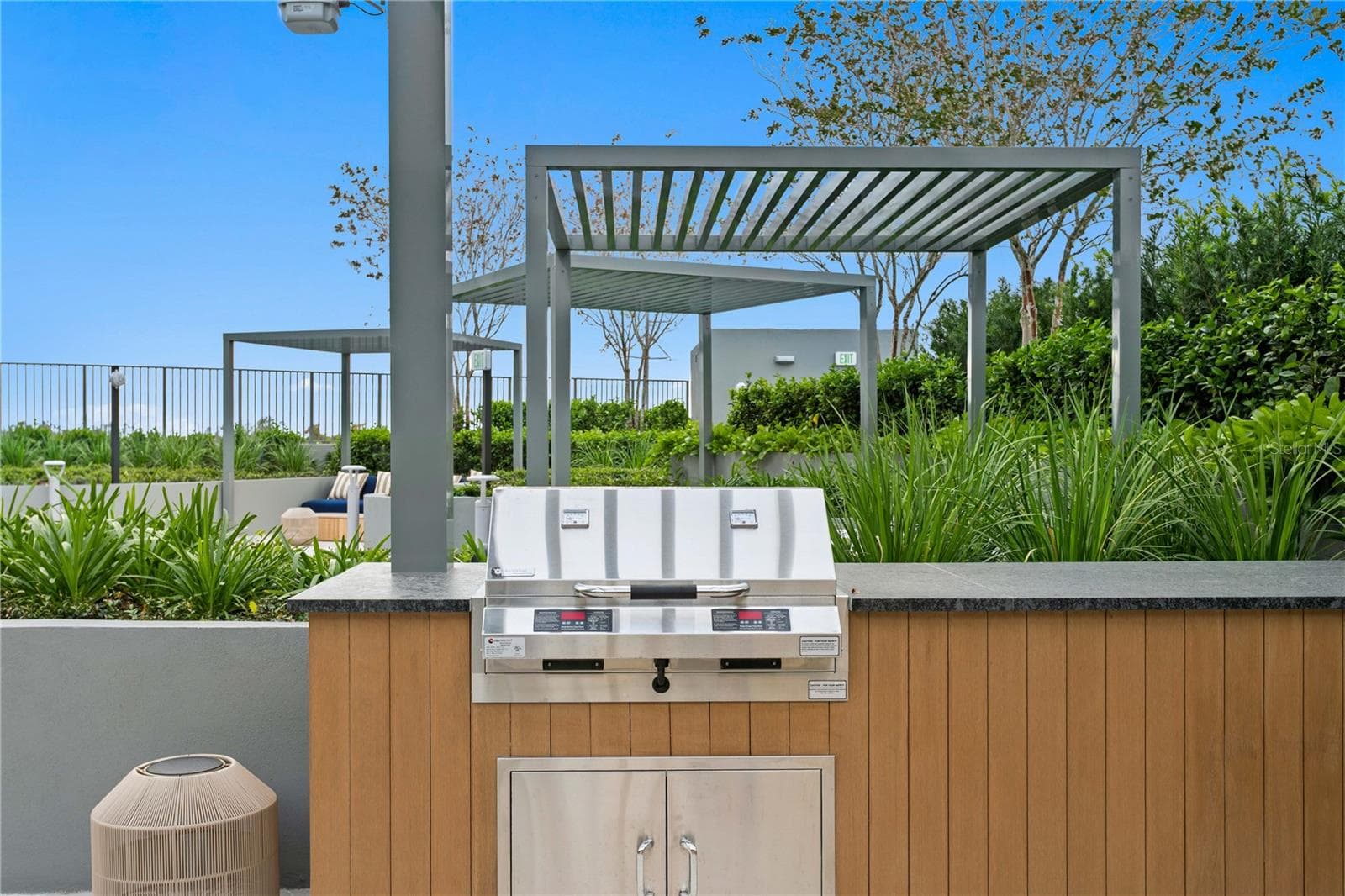 Amenity deck outdoor kitchen with premium grilling facilities - 3015 S YSABELLA AVE #2301, TAMPA