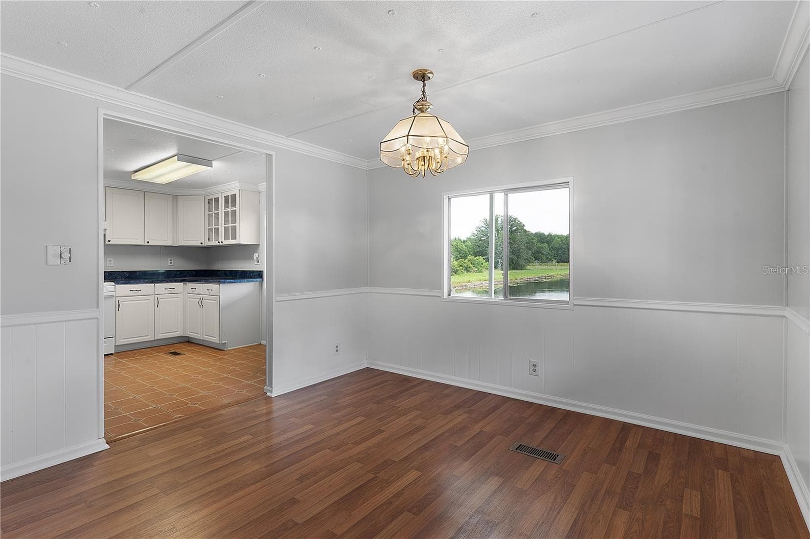 Manufactured Home at 302 IVANHOE CIR, LADY LAKE, photo 8 of 32