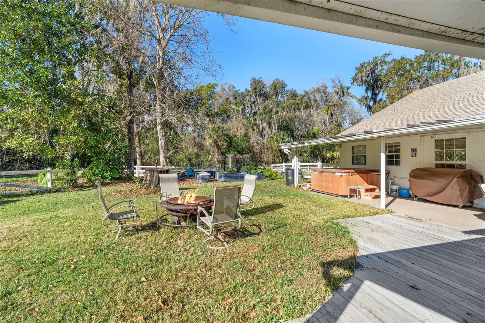 Back patio with fire pit and Jacuzzi - 3080 RAGIS RD, EDGEWATER