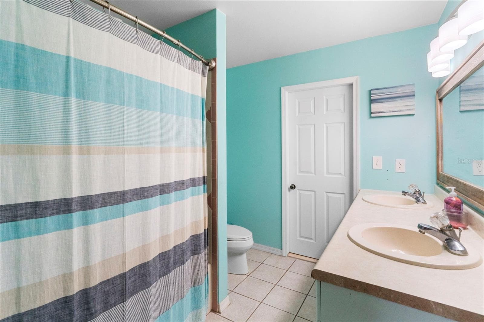 Full Bathroom 2 - 3080 RAGIS RD, EDGEWATER