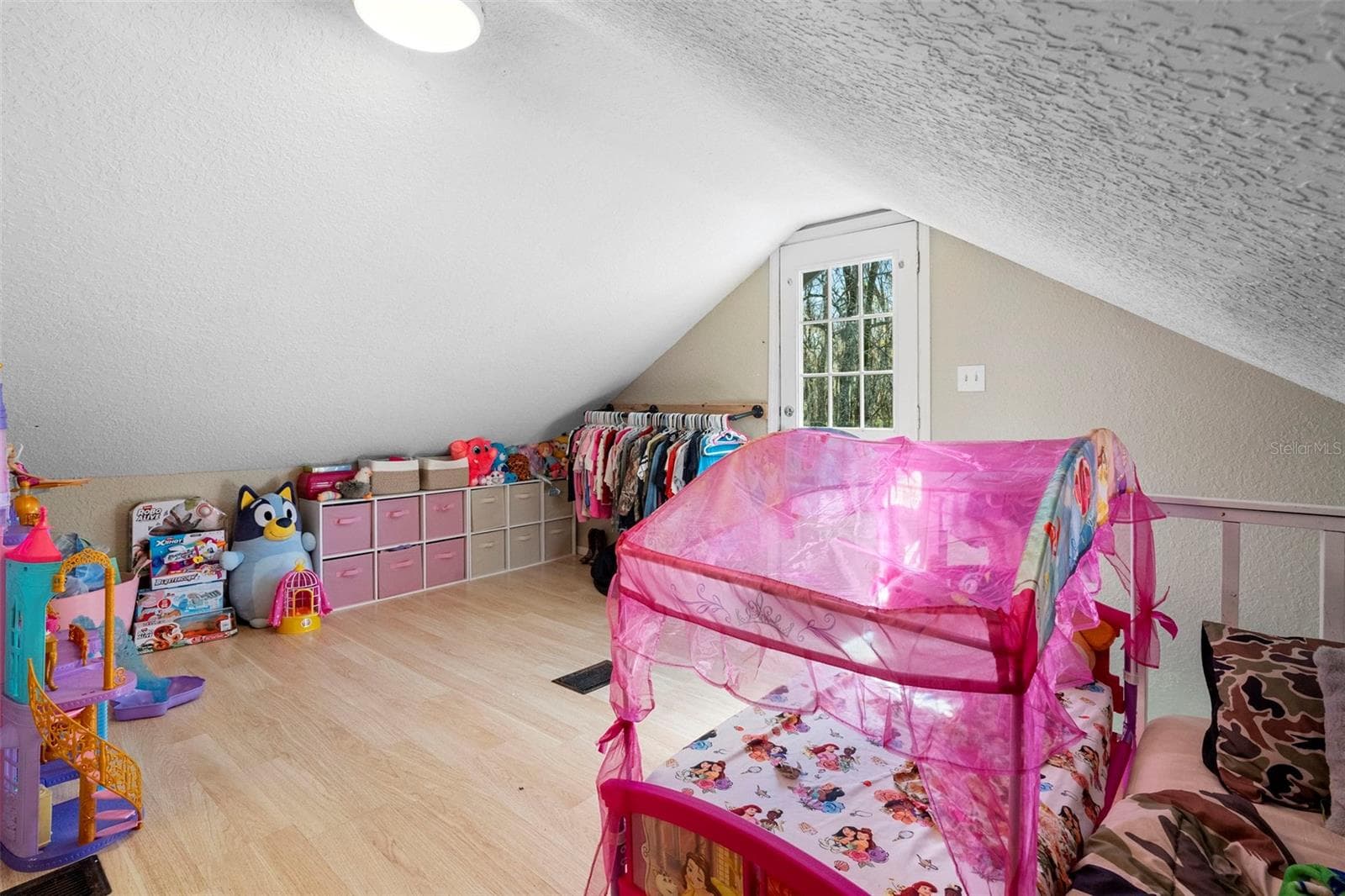 Apartment/In-Law Suite loft upstairs - 3080 RAGIS RD, EDGEWATER