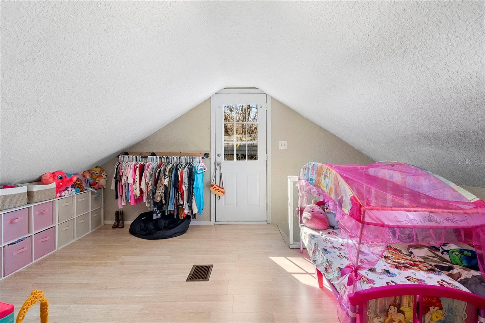 Apartment/In-Law Suite loft upstairs - 3080 RAGIS RD, EDGEWATER