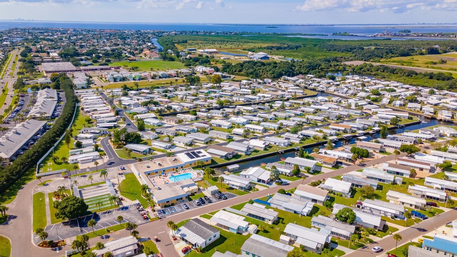 Manufactured Home at 106 N SAINT GEORGE CIR, APOLLO BEACH, photo 42 of 45