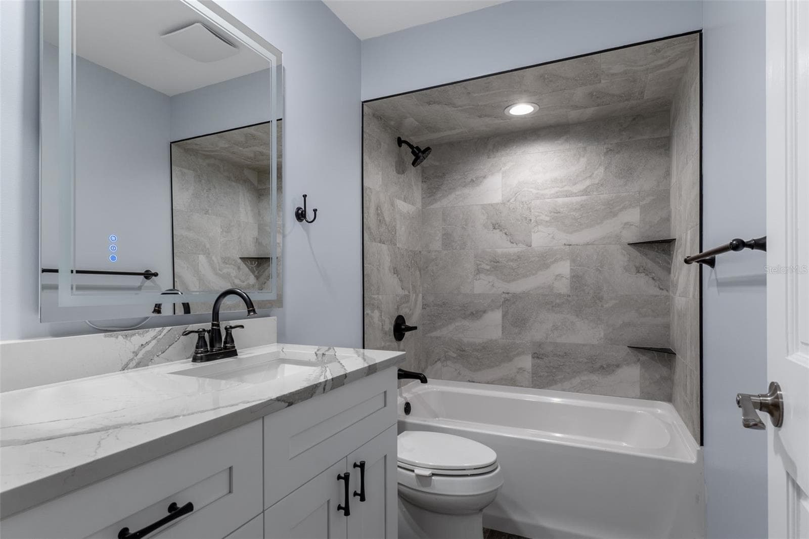 Guest bathroom - 11870 W RIVERHAVEN DR, HOMOSASSA