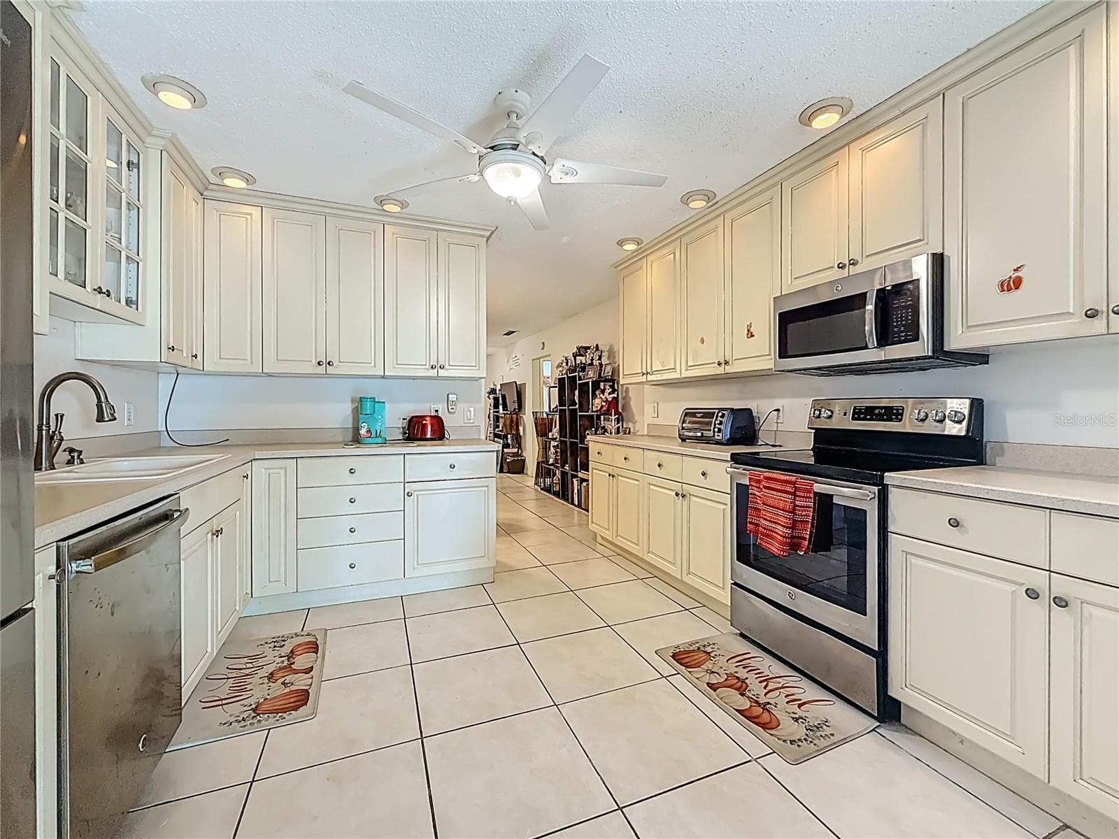 1020 85th Ave N no 119, Kitchen, view toward dining - 1020 85TH AVE N #119, ST PETERSBURG
