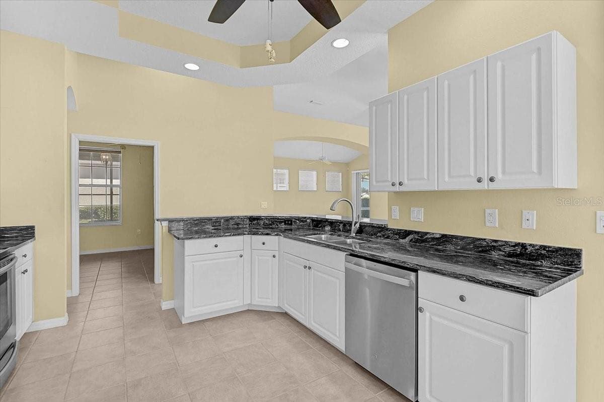 Single Family Residence at 4031 CADDIE DR E, BRADENTON, photo 7 of 47