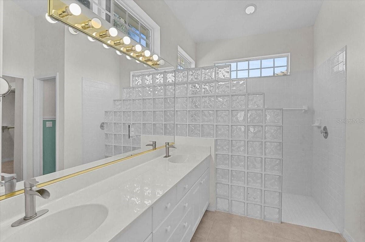 Primary Bathroom - 4031 CADDIE DR E, BRADENTON
