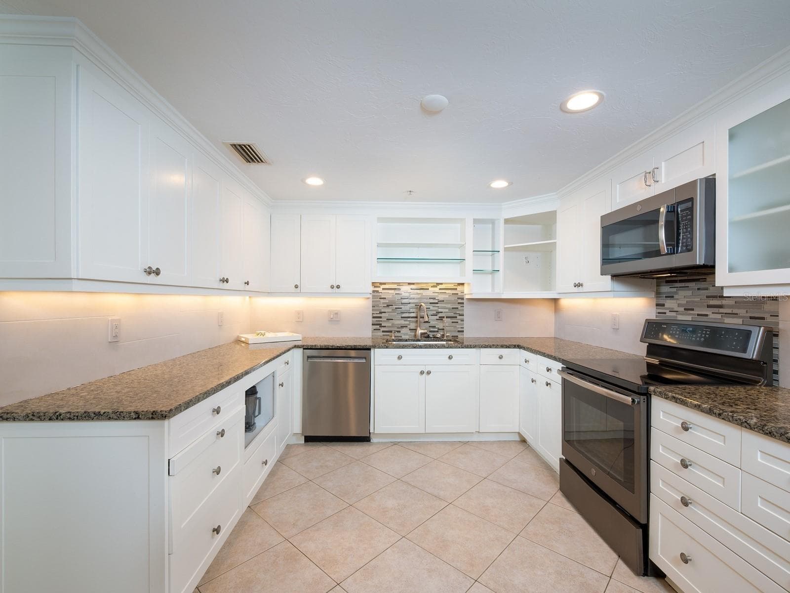 Condominium at 1255 N GULFSTREAM AVE #1106, SARASOTA, photo 15 of 91