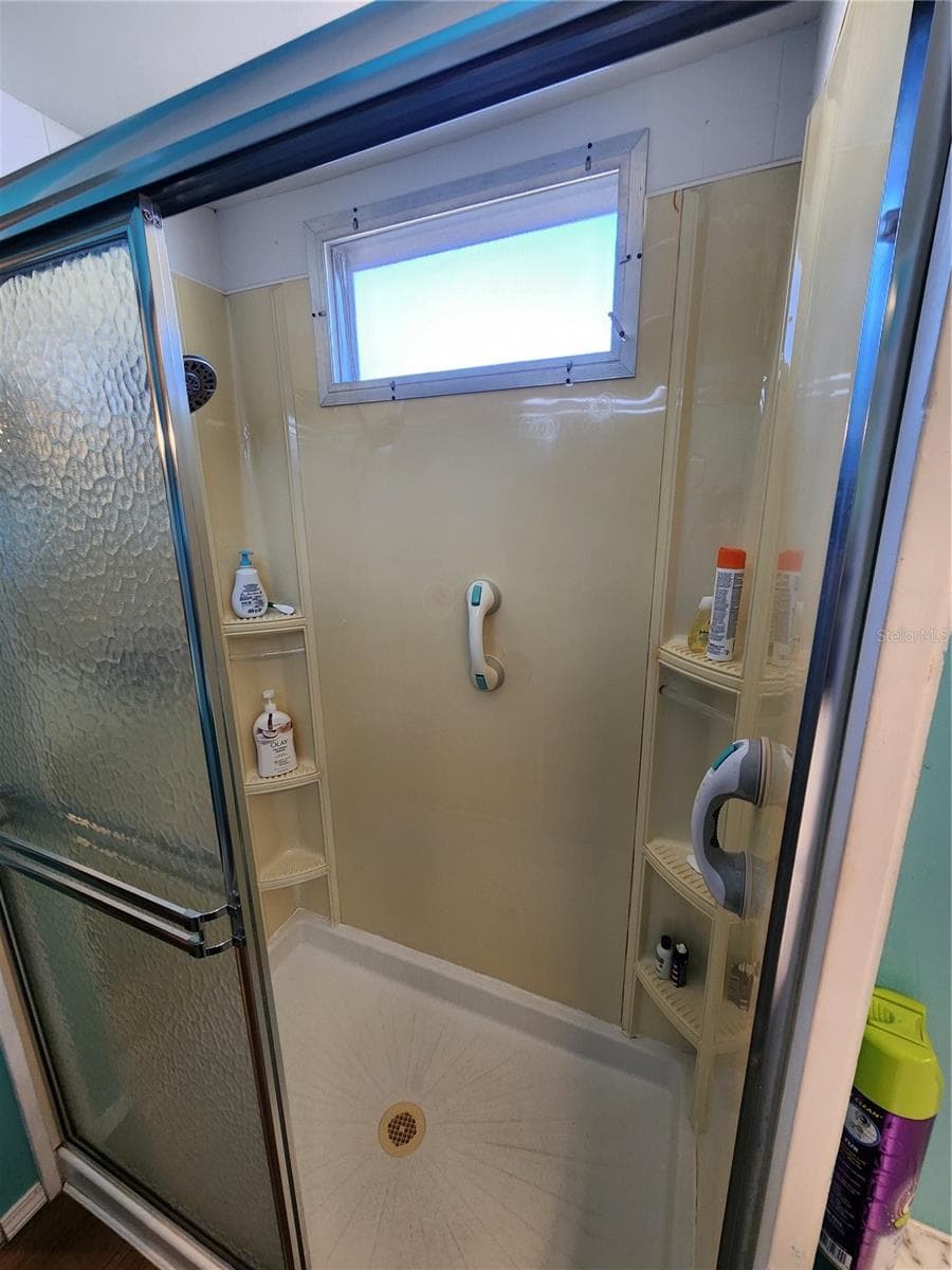 Large Shower - 403 DUBLIN AVE, BRADENTON