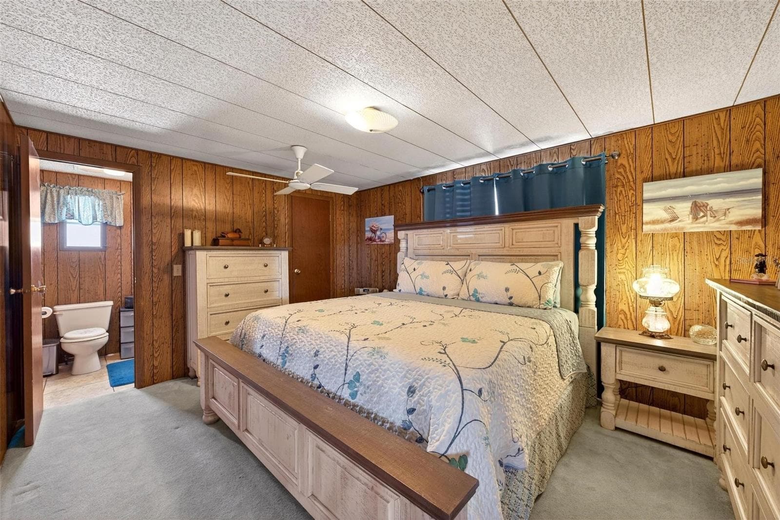 Second master bedroom with walk-in closet and en suite - 1018 SOUTHLAND DR, TAVARES