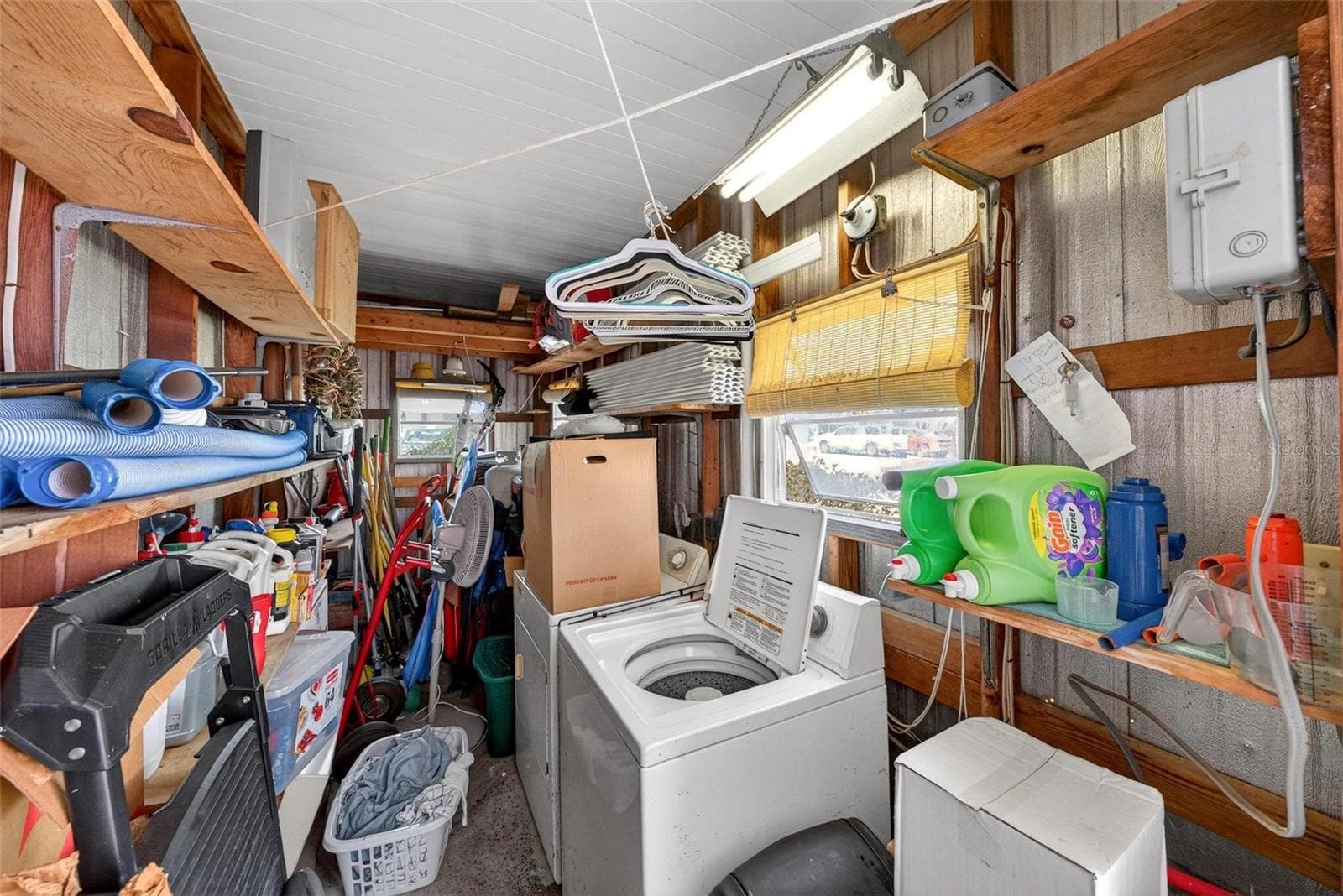 Shed with laundry and storage - 1018 SOUTHLAND DR, TAVARES