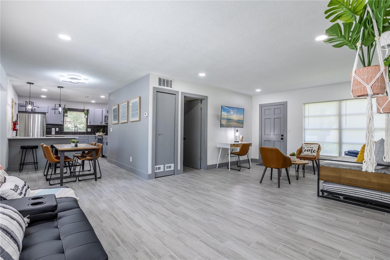 Single Family Residence at 1213 CORBETT LN, ORLANDO, photo 4 of 48