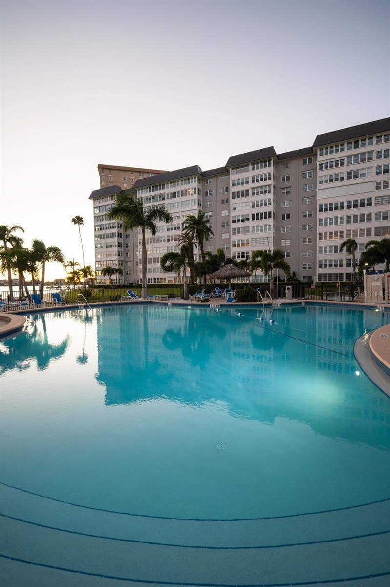 Condominium at 5130 BRITTANY DR S #807, ST PETERSBURG, photo 18 of 32