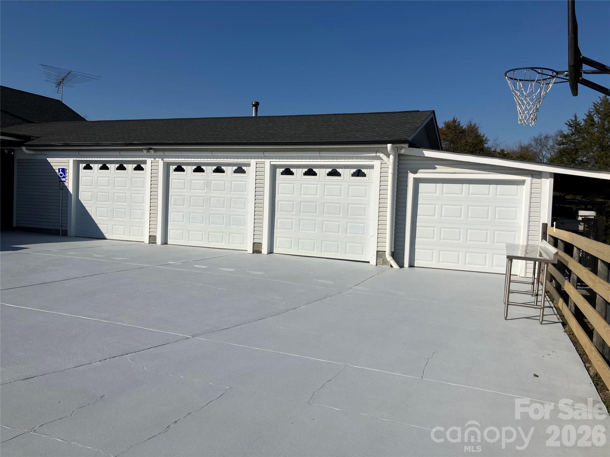 4 car garage - 13215 Pine Bluff Road, Midland